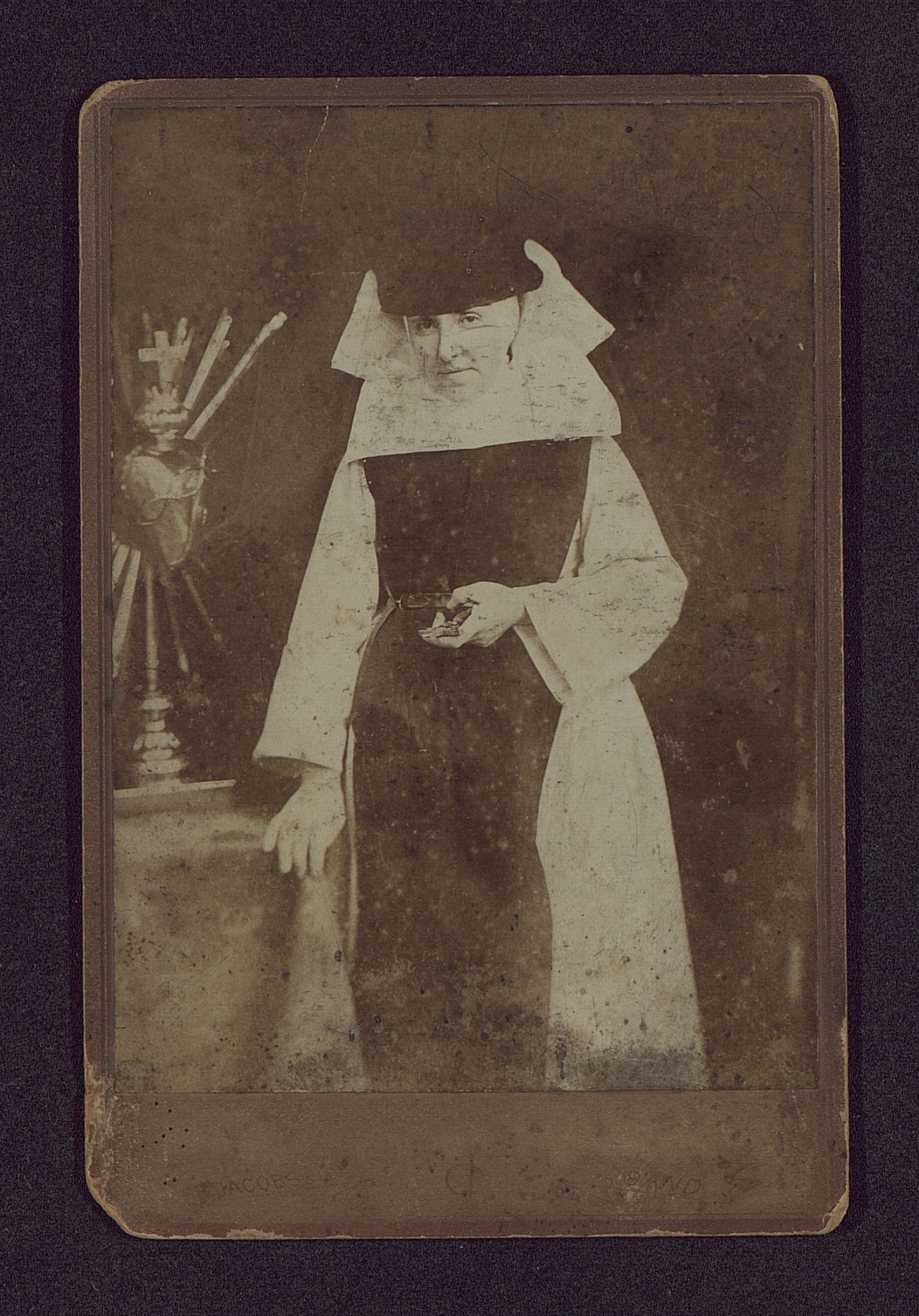 Photographie de la Mère supérieure des Sœurs de l'Hôpital Notre-Dame à la Rose