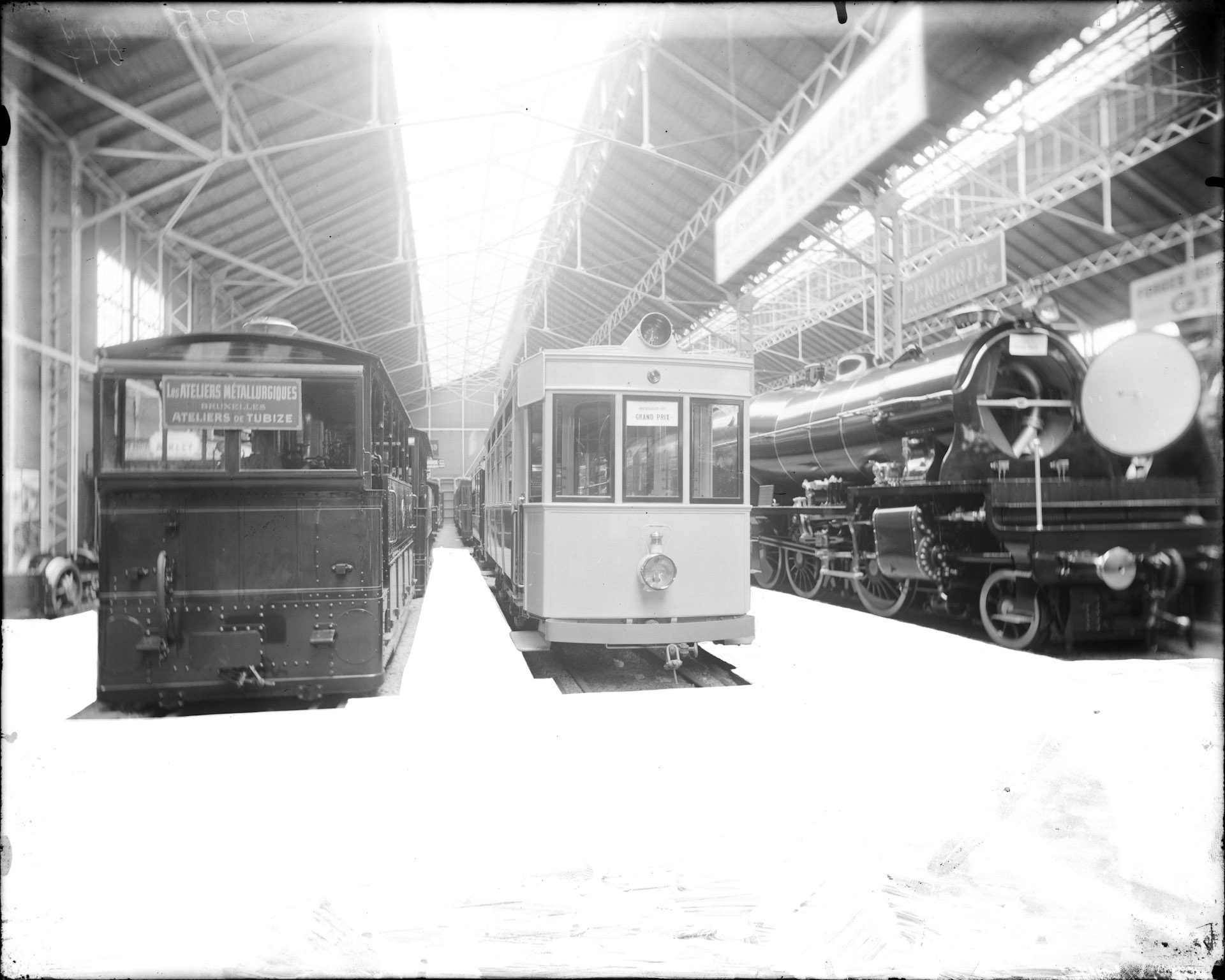 Exposition de trains et tramways provenant des Ateliers métallurgiques